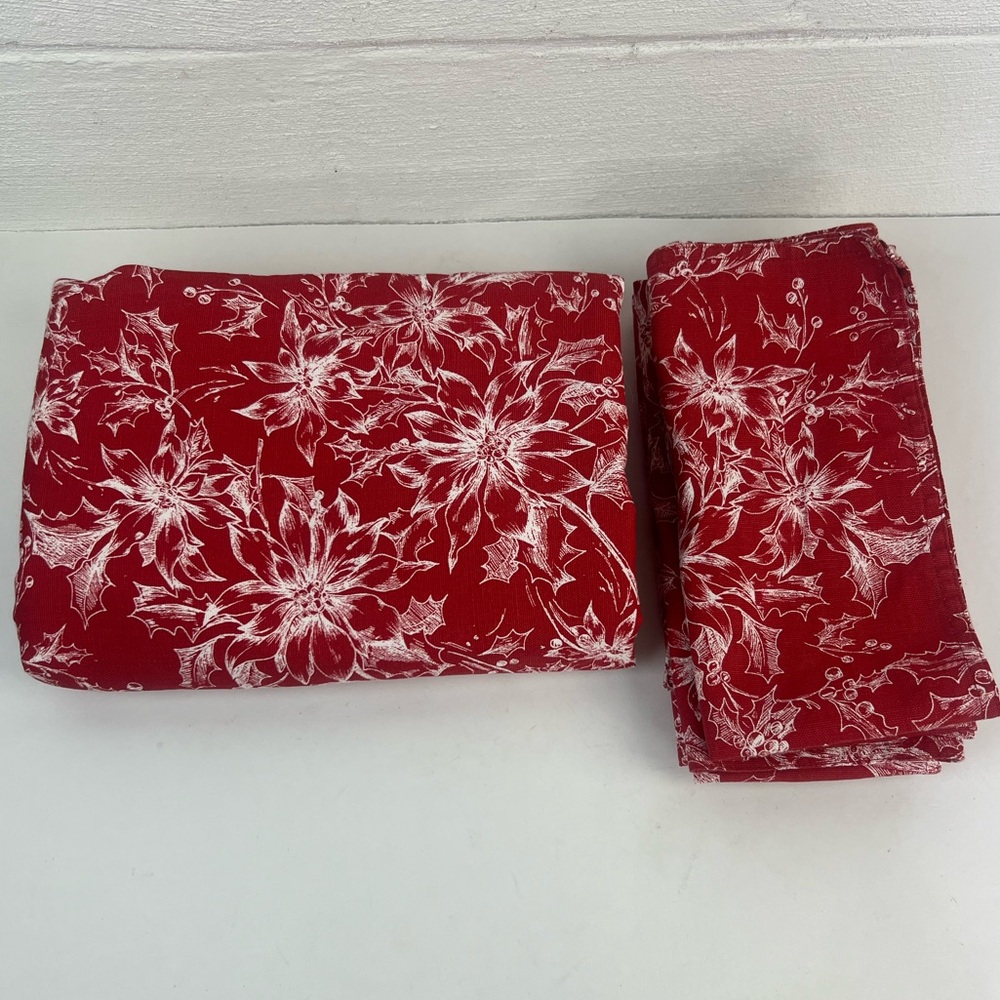 Lauren Ralph Lauren Red Christmas Print Tablecloth & 4 Napkins